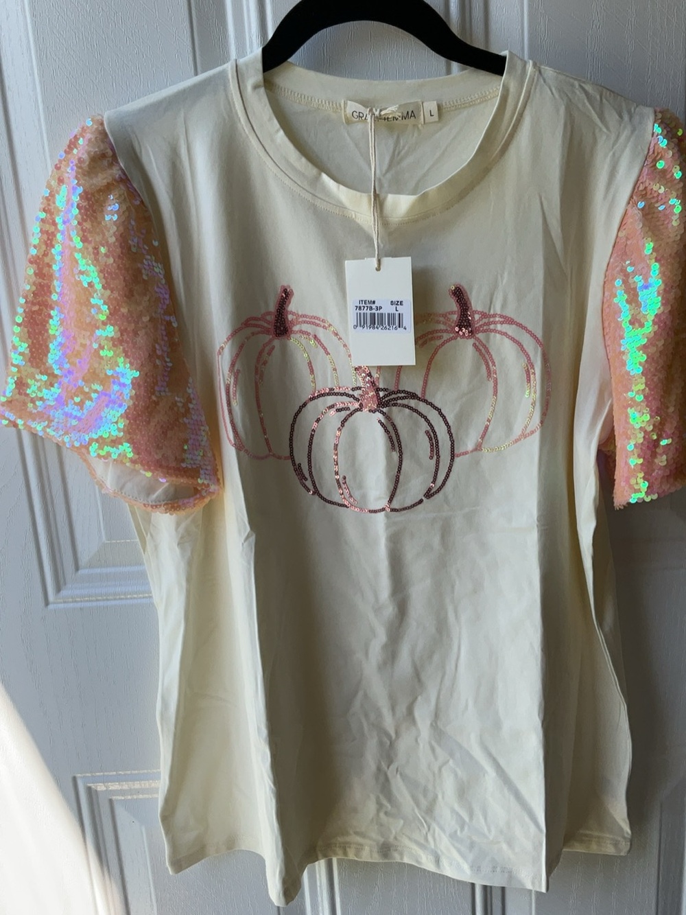 Crown & Ivy Cream Sequin Pumpkin Sleeve Tee
